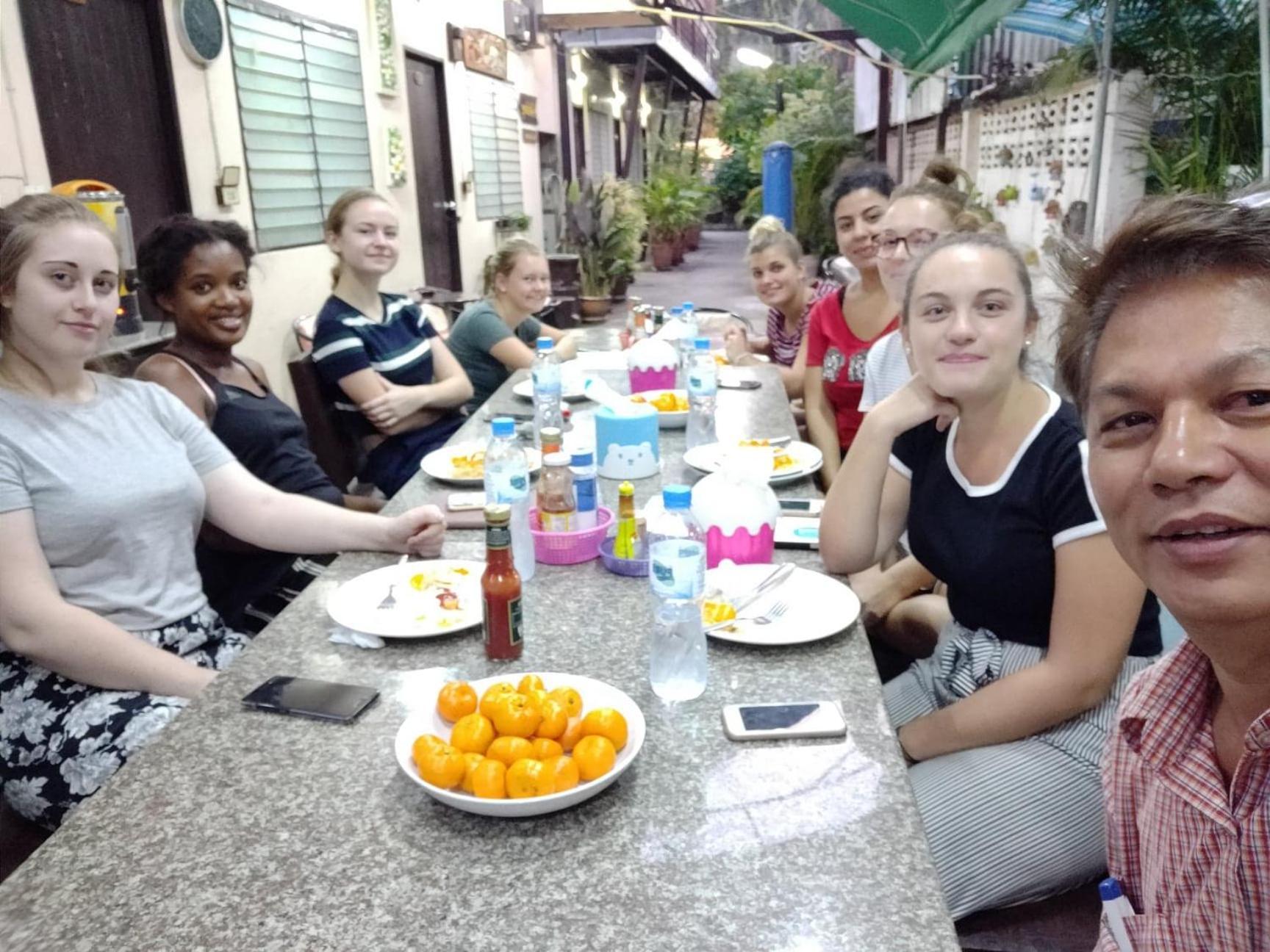 Manu V House Hotel Phra Nakhon Si Ayutthaya Buitenkant foto